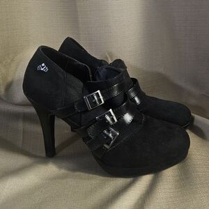 NWOT Fergalicious Black Buckle Heels